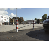 Barrier posts | Steel tube  108 x 2,9 mm | removable, with triangular locking mechanism | hot-dip galvanized and white coatedwith three red reflecting stripes | with 1 eyelet